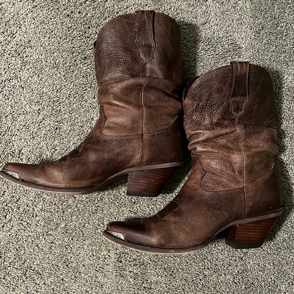 Durango Shoes - Women’s Durango 10in Distressed cowboy boots. Size 9.5.